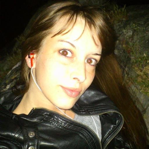 saryastur's profile picture. Es mejor quemarse que apagarse lentamente...