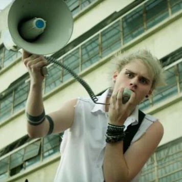 mikeys_pizzabox's profile picture. m.g.c + e.j.l --- smile please, you look beautiful today