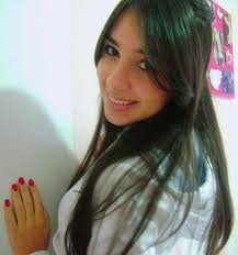Nadia soares de silva mendes 16 anos. Apelido nathi... 
Faço 1ano... Altura1.55,=peso 55
olhos castanho claro...pele branca
cabelo gande preto claro liso