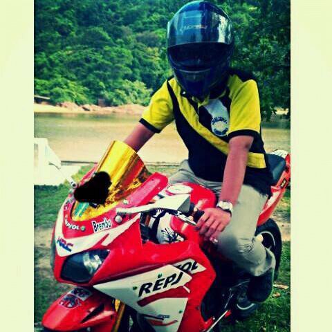 You Follow Me , I Follow You Back                                   (Putera Shafiz)                      (22 Years Old)                       Study At (UTP)