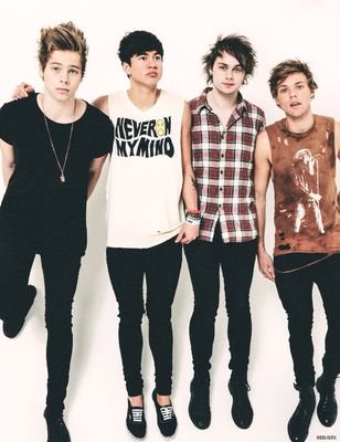 FREE FOLLOW :-) PLEASE FOLLOW @Aisha5sosAtlSws xx