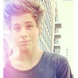 hemmingssxoxo's profile picture. 