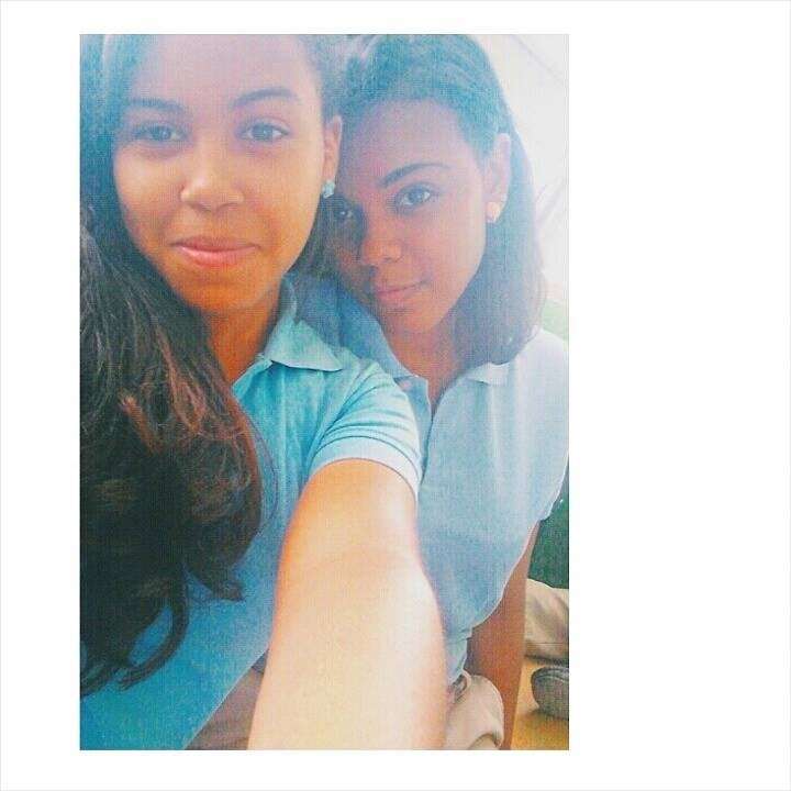 GOD♥Y dicen que por más corto que sea el camino, el que pisa fuerte, deja huella.*.* Mi Mano Derecha-----Keyla :3