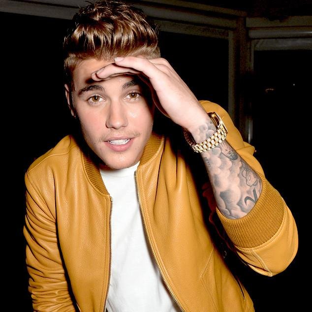 he's  is a wonder person who change my life day by day to a wonderful world he's my life saver and abeautiful smile on my face @justinbieber