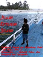 Lahir di Kab. Kepulauan Selayar SulSel, punya hobi spt manusia normal lainnya, mensyukuri anugerahnya