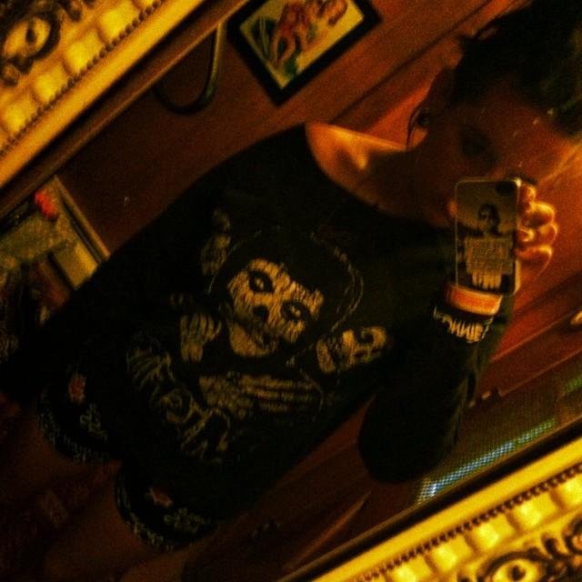 Whalecum to my bio•ERROR•Bi•Not looking for love•Food and bands..