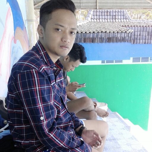 Semua yang anda liat di twitter saya adalah fikfif belaka, bila ada kesamaan .... Maaf sengaja ig, path : abbror