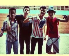 uma banda nova :João vocalista, Júlio tecladista, Antony baterista, Rafaela e Pyetro guitarrista e Luan baixista
