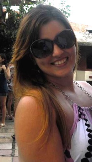 Não quero ter a terrível limitação de quem vive apenas do que é passível de fazer sentido. Eu não: quero uma verdade inventada.