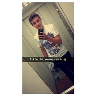 Adrian
Poland / France
snapchat : snapidri
instagram : 98dridri