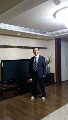 인천 구월동 거주,  충북 제천출생.
생활축구를 좋아하는 조기축구회 열혈남.  어울림을 좋아하여 지인들과 어우러짐을 나름 흐뭇해 하는 팔블출!