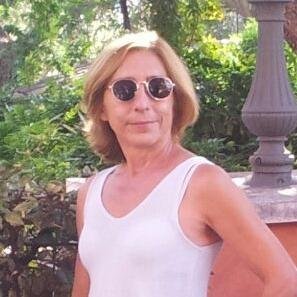 Periodista (económica)y profesora de universidad. Curiosa, preguntona, apasionada por esta profesión y la comunicación en general. Contamos la historia.