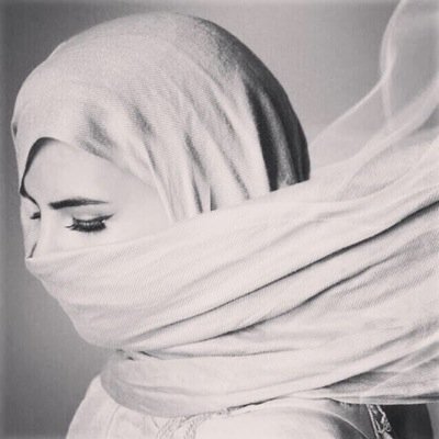 غامضة مره ، ومره مثل نور ♡..