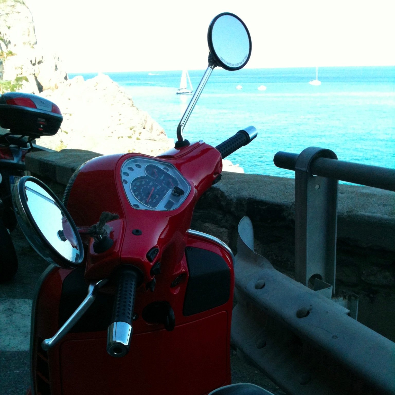 ele_betti's profile picture. 