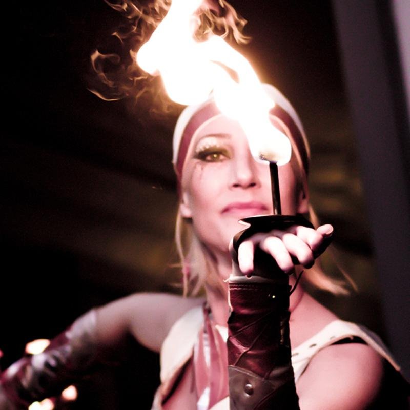 vuurshow | LED show | fire show | vuurdansers | logo show | visual poi | choreography | branding | creative | trendsetter | flow art | production |