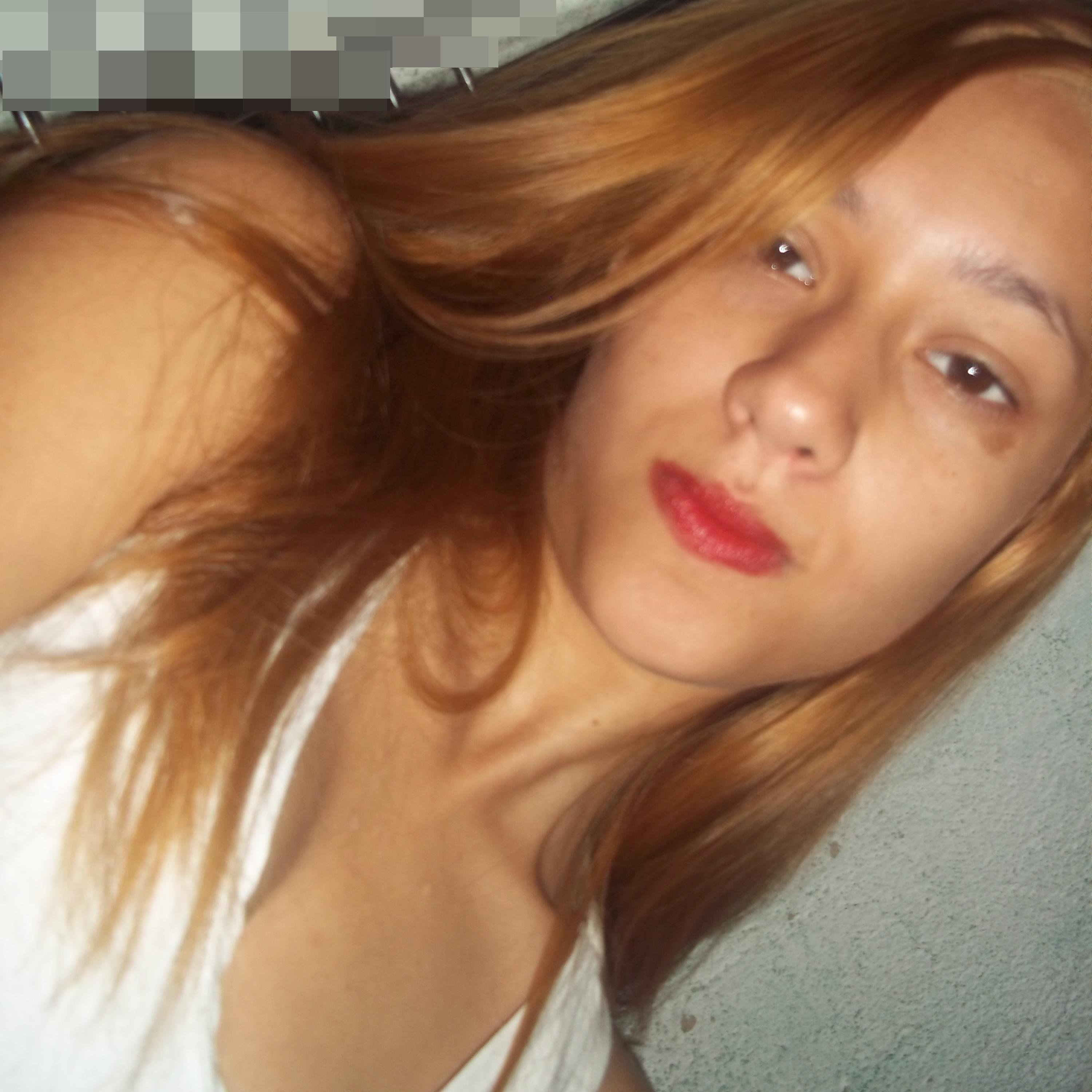 Não preciso me drogar para ser um gênio;
Não preciso ser um gênio para ser humano;
Mas preciso desse sorriso para ser feliz