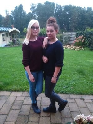 ResiSchatje's profile picture. {Those text messages that make you sit there smiling at your phone forever}