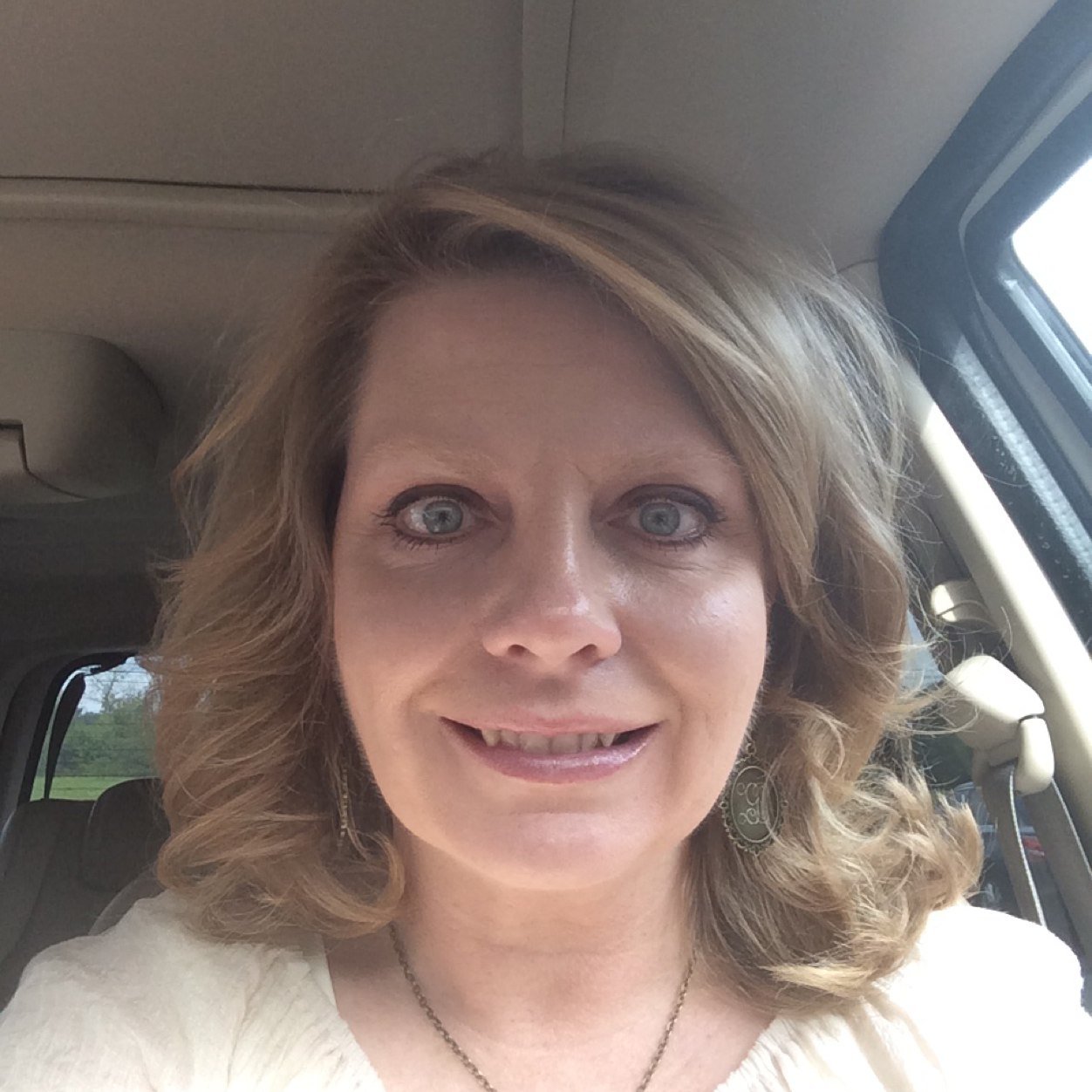 Christian, wife, mother, daughter, 5th grade teacher who loves her job, shopping, traveling, Auburn, reading, Bible study, chocolate, and is a Disney nut!