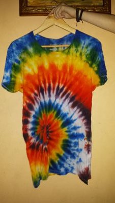 Venta de camisetas tie dye a 10 y 12 €. Tlf contacto: 698 13 90 35 / 676 32 56 03. Vigo
