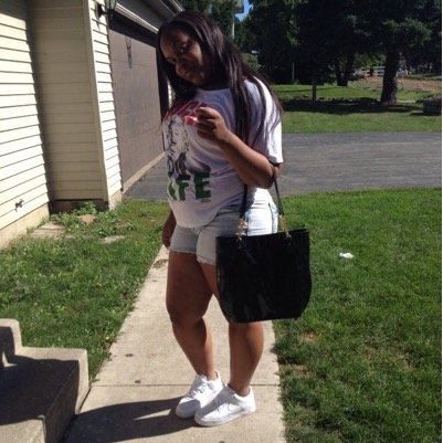 Mrs_LayLay09's profile picture. DOIN ME GETTING $$ && LIVING LIFE.!! FOLLOW ME ILL FOLLOW BACK :)