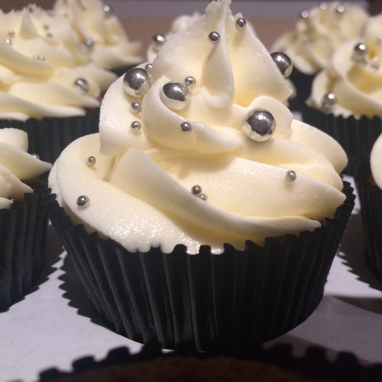 Luxury Bespoke Cupcakes baked and delivered fresh to your door in Cardiff ! Using only the highest quality ingredients and NEVER margarine!!!