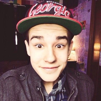 DONT FOLLOW THIS ACCOUNT FOLLOW @PUSSYWEEDJACOB AND TURN ON HIS NOTIFS FOR DMS TO LOTS OF PEOPLE IF U DONT I UNFOLLOW