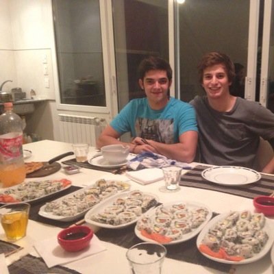 Cualquier cosa que pongas va a quedar bien. campeon mundial del pan y queso.  Verified Account