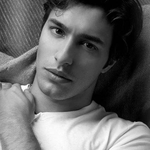 We all have dark and light inside of us. Until now you've only seen my light. What will it take to bring the darkness out to play? {Extremely AU | MC | 18+RP}