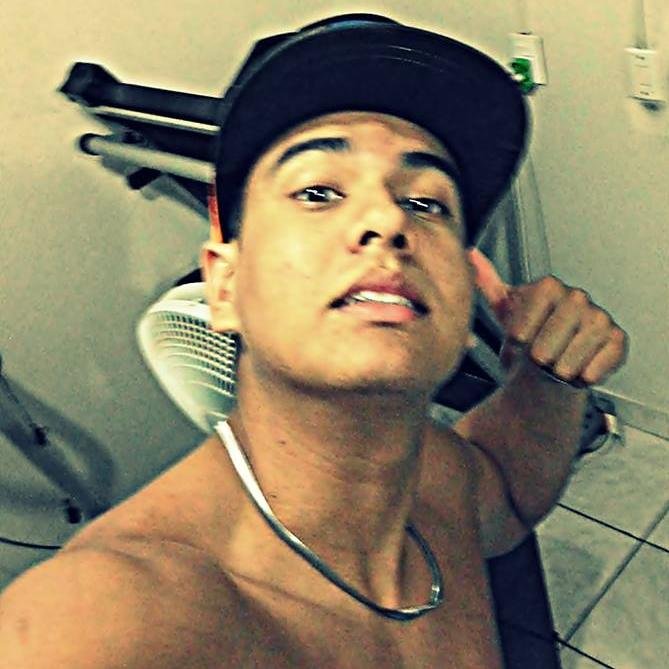 Me perguntaram se eu acreditava em amor a distancia..
Dai respondi que sim , Porque eu moro na terra é Deus no céu. '