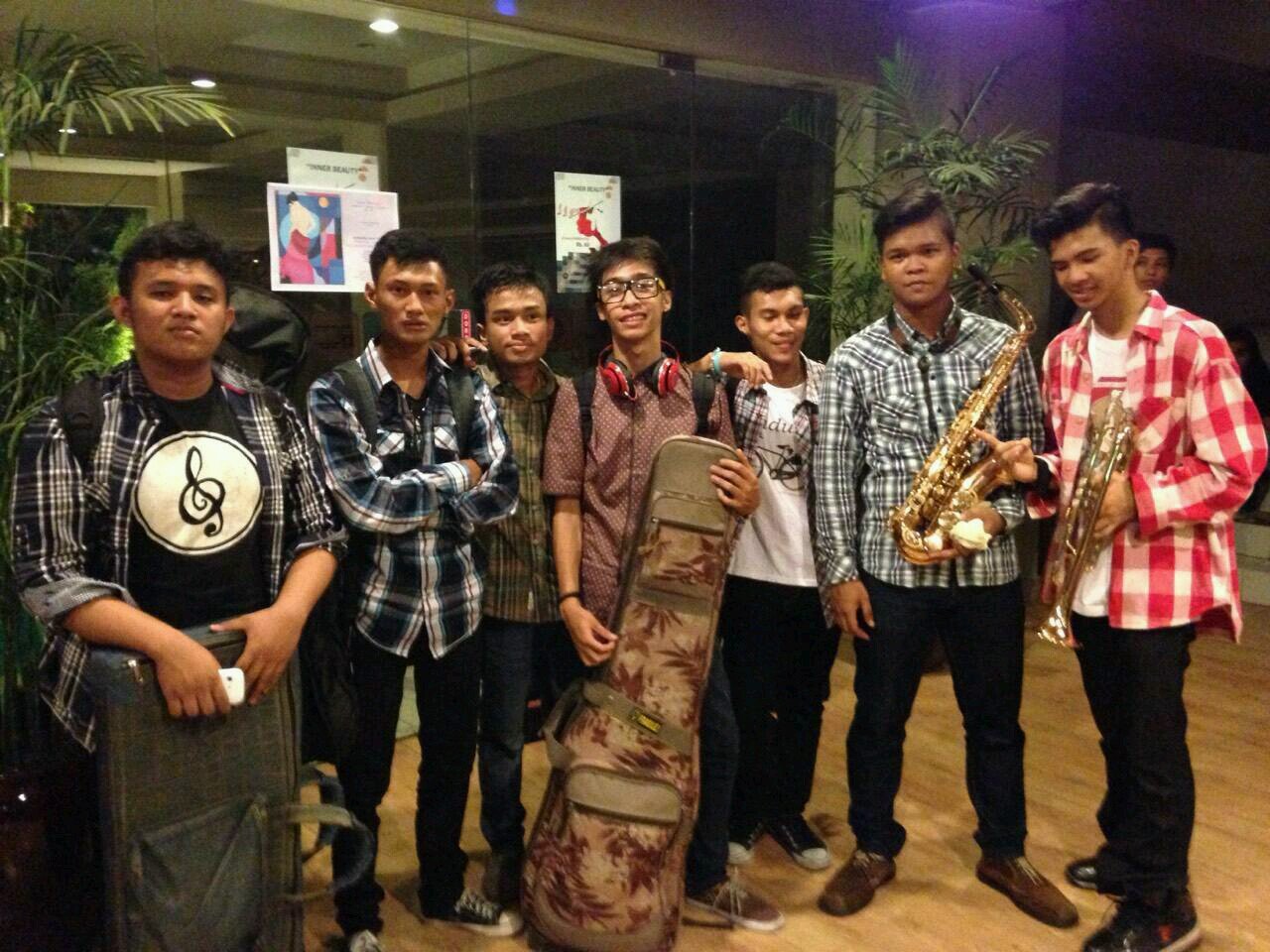 Official Twitter of Nine Generation Electro. Jazz & Electro. CP: 082353143767 (Fernando F.) SMS Only