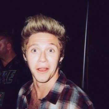 follow me on @sparkzlouist