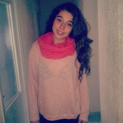 La mitad de nuestras equivocaciones nacen de que cuando debemos pensar,sentimos y cuando debemos sentir,pensamos! :)