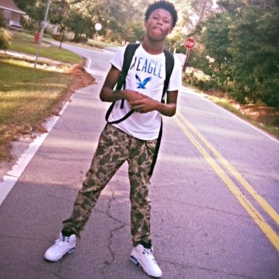 Ooweeee! Yall Better Follow This Niggah ! He Too Fye . But Dont Tweet Much . Expect Me To Do It For Him . But Yall Can Follow Me Too Though @iisydthakyd !