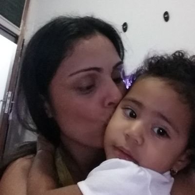 Isabella Victória como é grande o meu amor por vc e não há nada p/comparar,p/poder explicar,nem mesmo o céu,nem as estrelas não é maior e nem mais bonito.