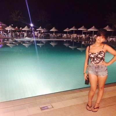 hollyelgey's profile picture. 