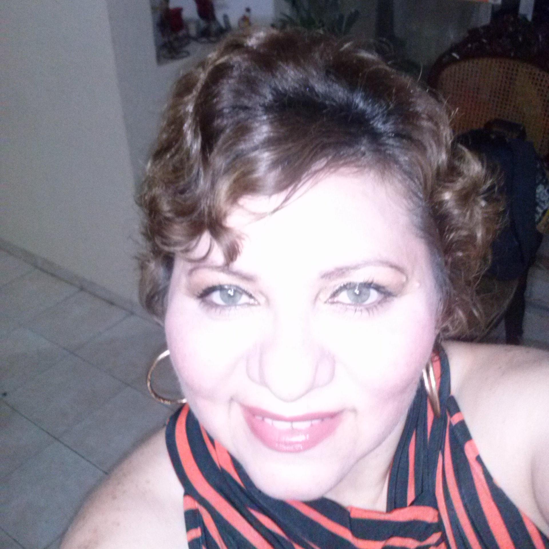 En búsqueda constante de mi superación espiritual y profesional. Amo a Dios y a mi familia.