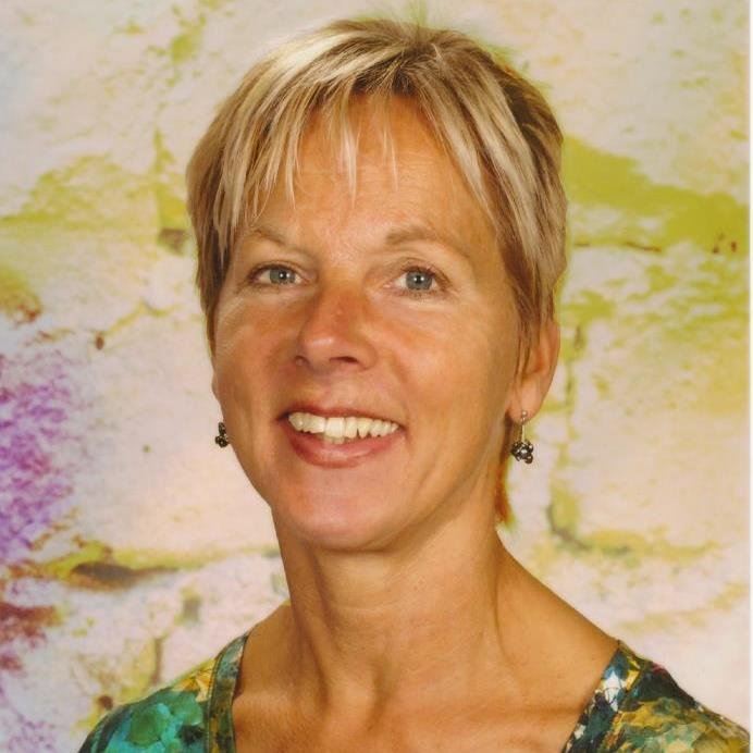 Reizen,sportief, hard lopen, creatief, lezen,tuinieren, bloemschikken,yoga.