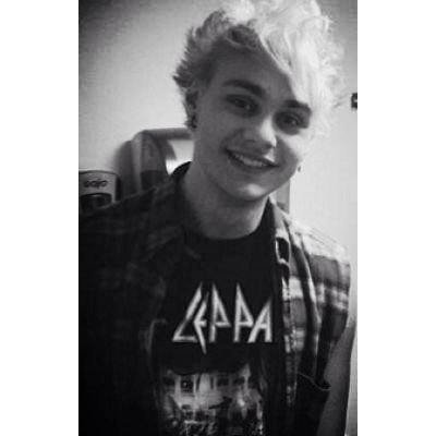 This is a my acc that i use to indirect 5sos...