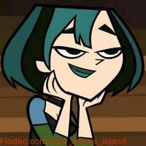 Hey im gwen. engaged to the love of my life @CharmingHunkAl and mommy to @LittleMaxTD
