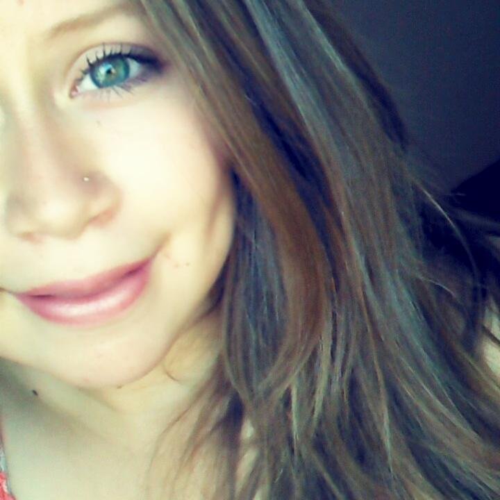 Mesmo quando tudo parecer desabar, cabe a você decidir entre rir ou chorar, ir ou ficar, desistir ou lutar.