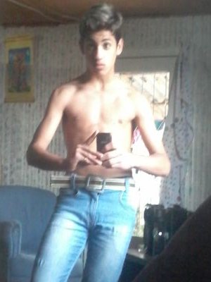 rock sou muito desse tipo mas tbm regaae menos funk por favor neh nao que seja ofensa para os funkeiros mas eu pelo menos odeio uashuashuahs