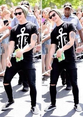 LukeAshton5s0s's profile picture. Follow @TroubleEspinosa and turn on her notification and be active, fav, rt, tweet her because she dms active followers to @Luke5SOS