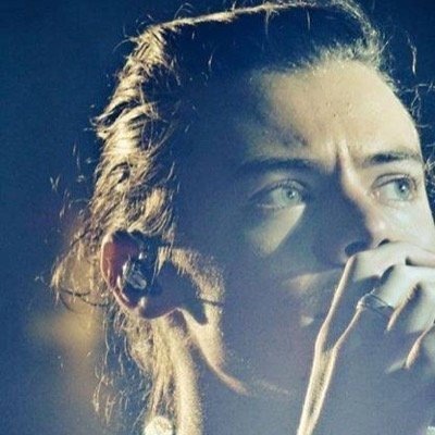 Ci sono alti e bassi nella vita!! L'unica cosa che nn ti lascerà è LA MUSICA anzi a dirla tutta.... LORO NN TI LASCERANNO MAI (ONE DIRECTION)❤️❤️❤️