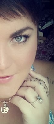 Makeup junkie and artist , love traveling, pro animals... Ser lo que realmente eres es lo q te hace especial