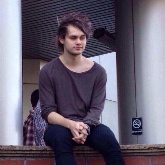 FREE FOLLOW BC MICHAEL IS BEAUTIFUL , PLEASE FOLLOW ME BACK ON @areyouclifford TYSM ILY