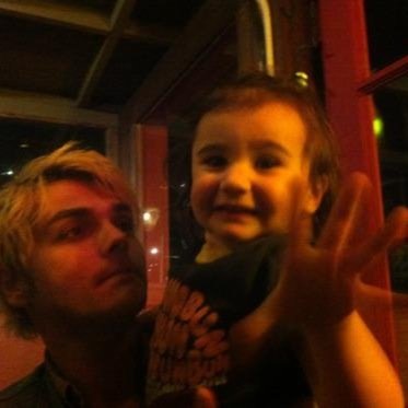 beautiful baby girl of @hesitantayylien and @m0ving_pictures i love them very much *claps hands happily*