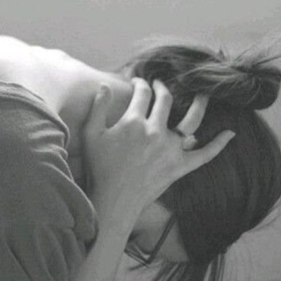 ‏. ااَحدهم قَد يسأل عنگ لااَنگ تشارگہّ حُزنہّ واخرَ متعَتہّ ، واخرّ عملہّ ، لگن افضلہّم منَ يسال عنگ لانہّ ااضاعَع نفسّہّ مُنذ غيبتگ/