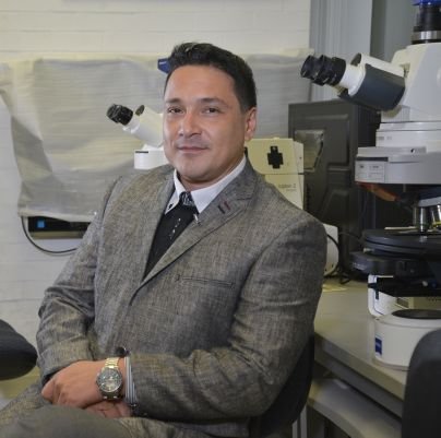 Dr. en Ciencias con especialidad en Biología Molecular e Ingeniería Genética.