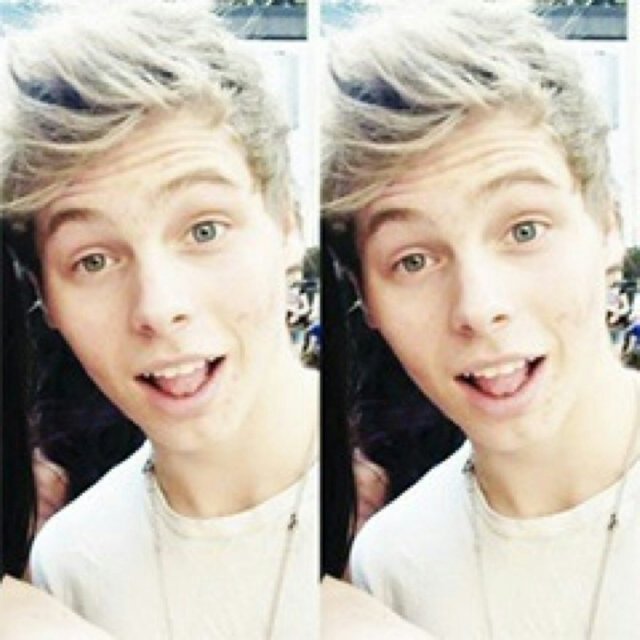 Hii :3 could you please follow @Edith_huerta because you are AMAZING and also because she gave you this follow :D tysm ily :)