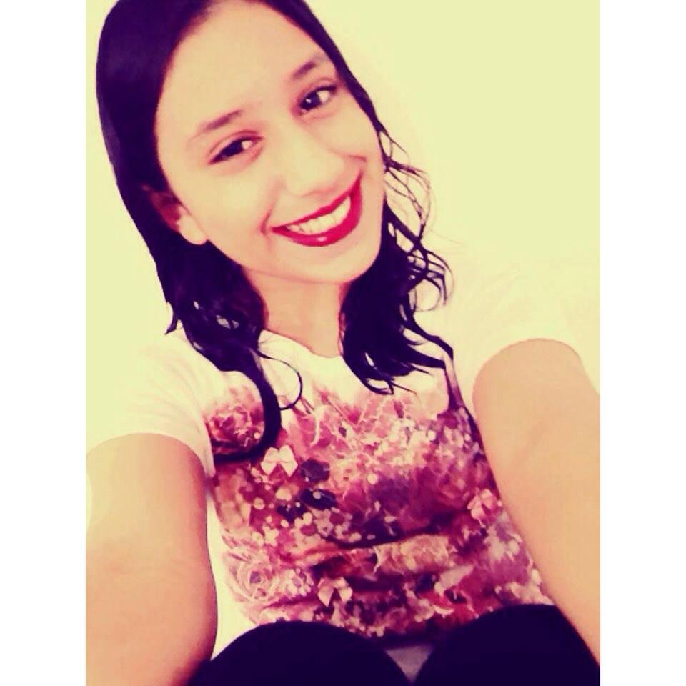 Pqpyasmina's profile picture. Você está tão ocupada sendo você mesma que não faz ideia de quão absolutamente sem igual você é.'' 
(The Fault In Our Stars)

1D ❤️ Demi